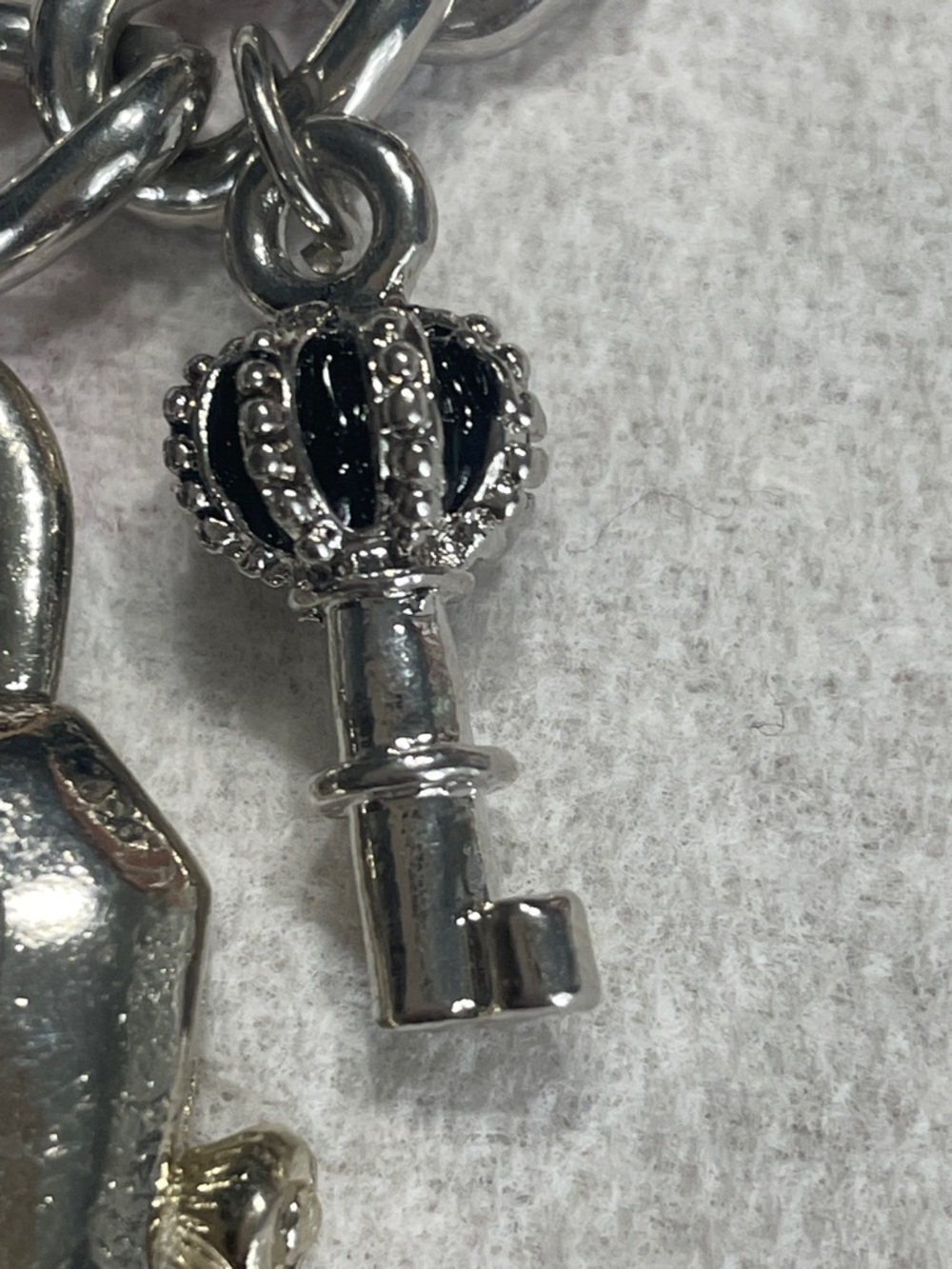 Juicy Couture Rare Bracelet with 'BUY MORE STUFF' Lock Charm - Picture 3 of 7